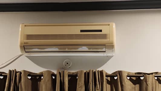 Gree 1.5 Ton reversible Split AC