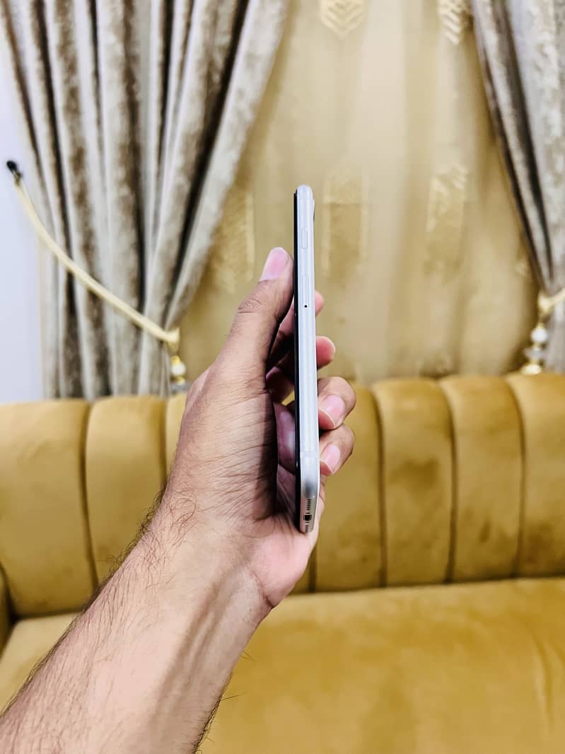 Apple iPhone SE 3