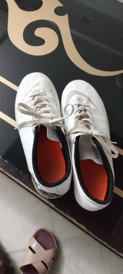 Original Saibi Sturts for football urgent sale size 8