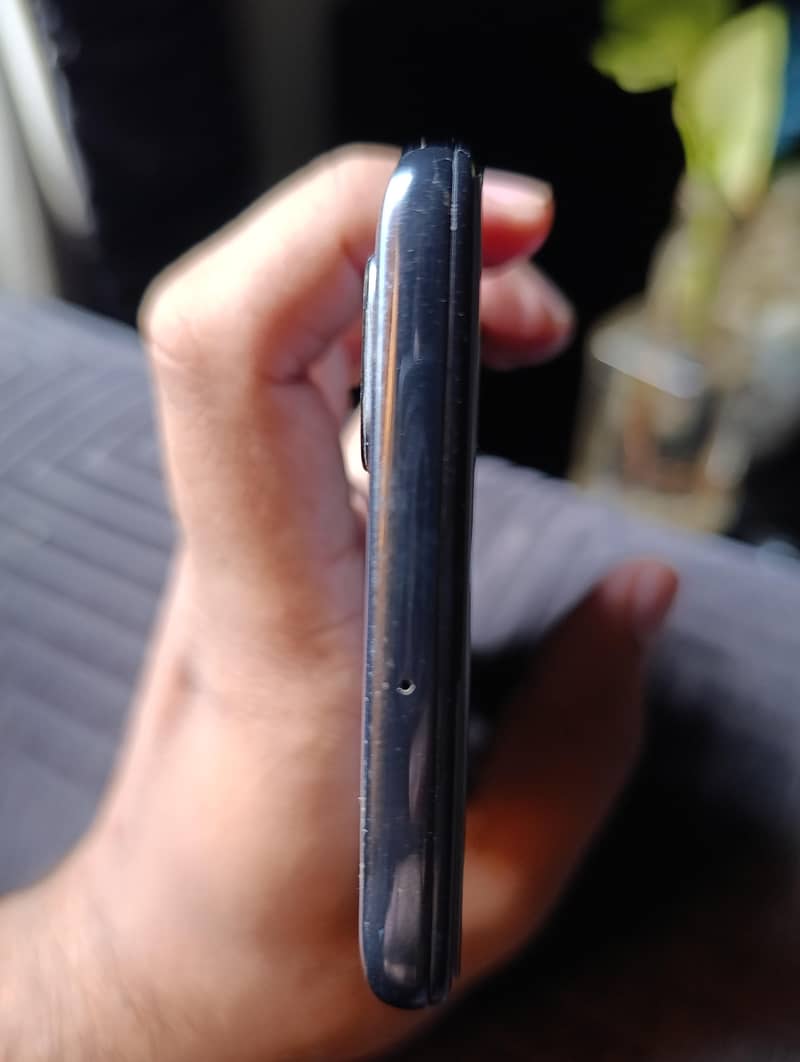 Samsung Mobile A71 1