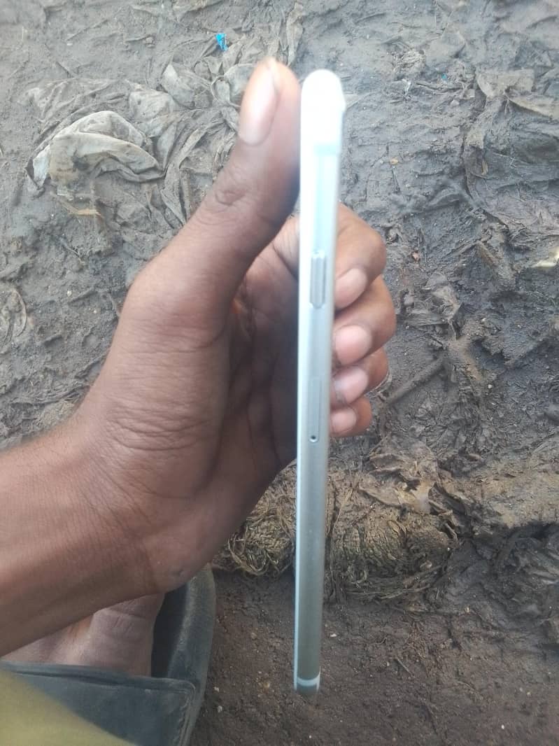 Apple iPhone 6 Plus 3