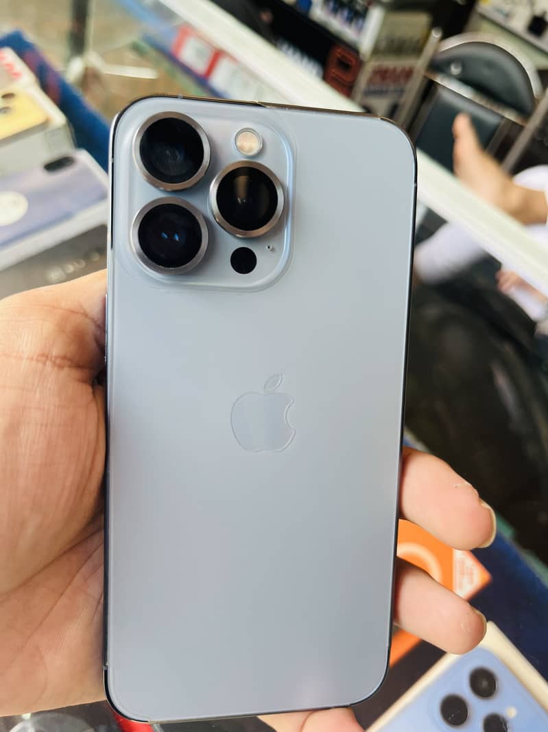 Apple iPhone 13 Pro 1