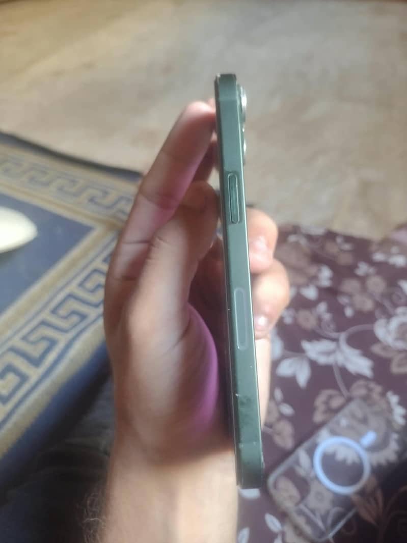 Apple iPhone 13 4