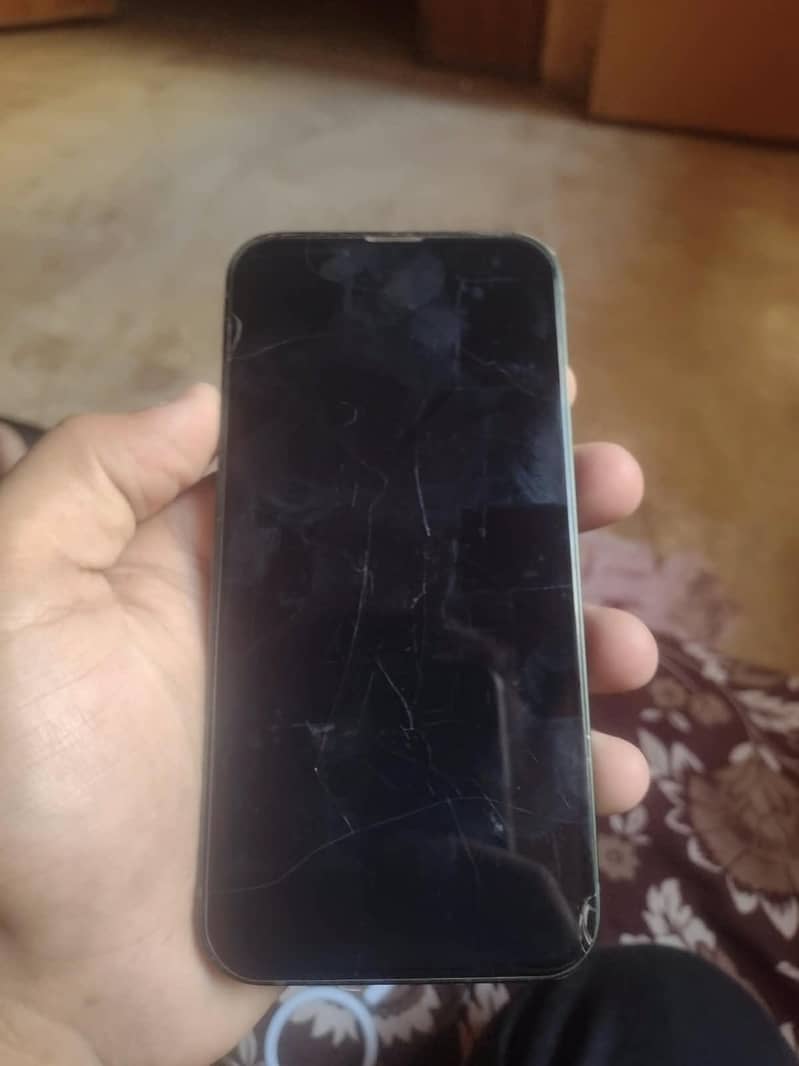 Apple iPhone 13 5