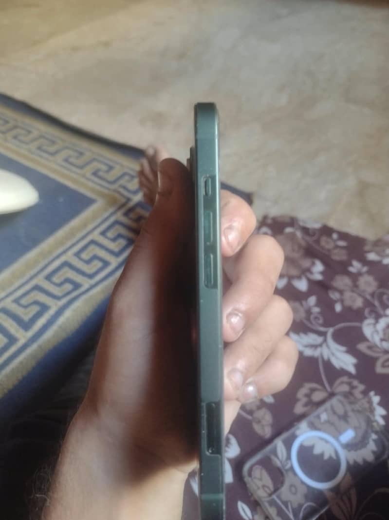 Apple iPhone 13 6