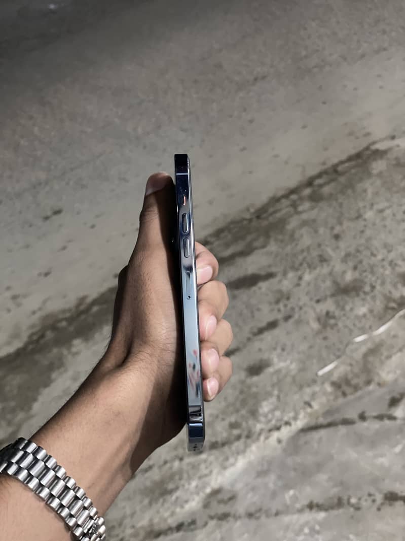 Apple iPhone 13 Pro Max 4