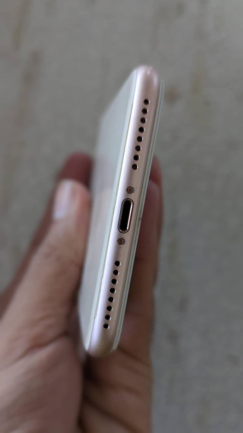 Apple iPhone 8 Plus 4