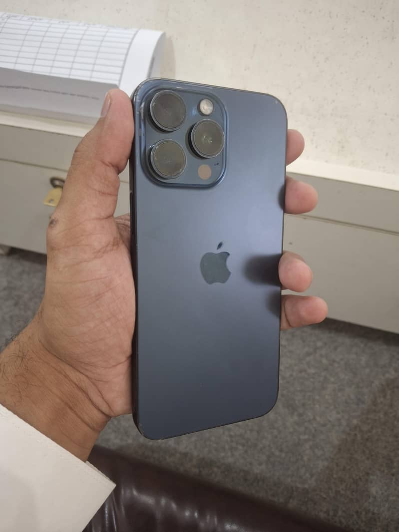 Apple iPhone 15 Pro Max 0