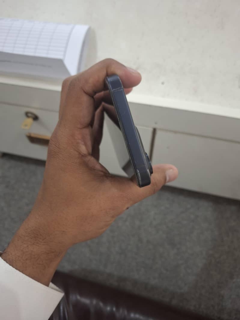 Apple iPhone 15 Pro Max 2