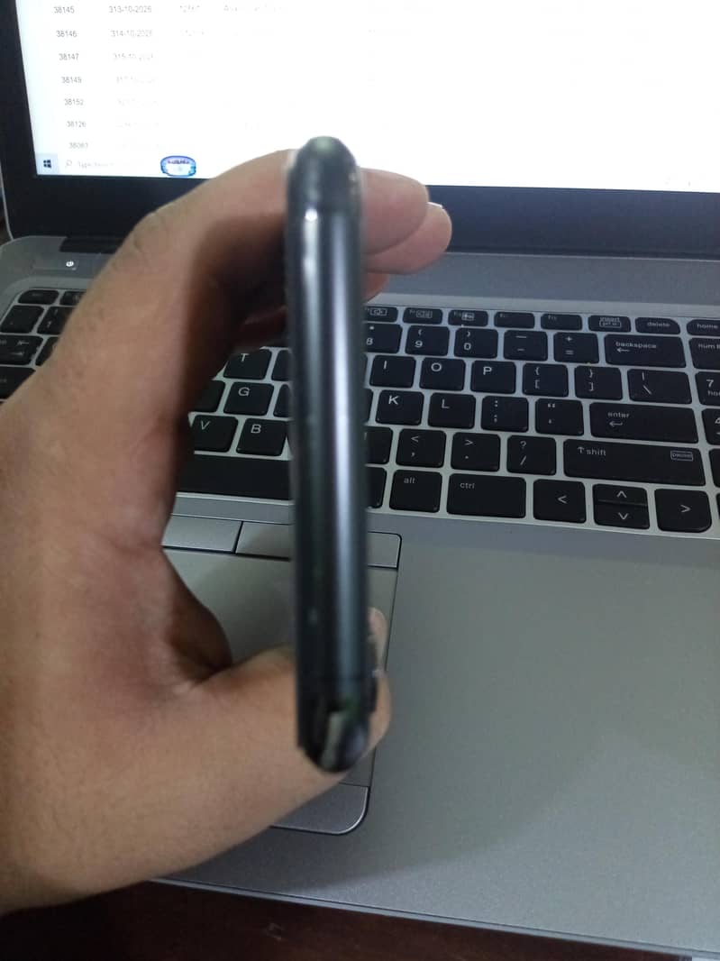 Apple iPhone XS Max 4