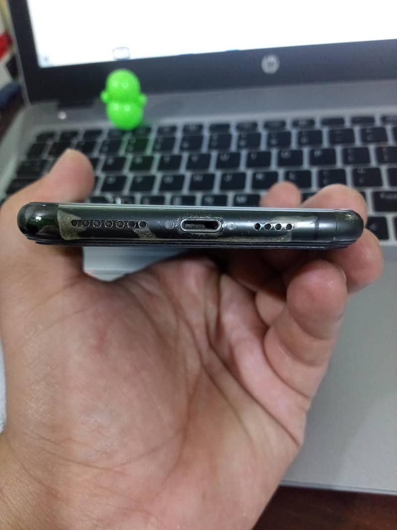 Apple iPhone XS Max 5