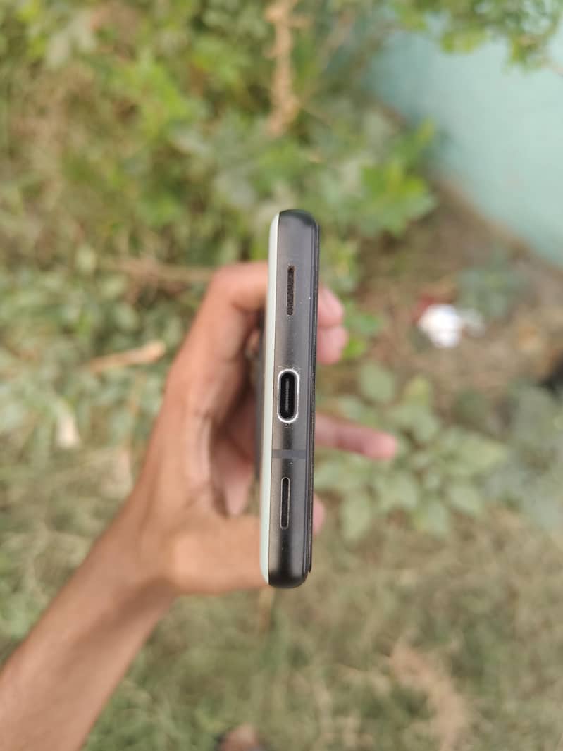 Google Pixel 6a 5