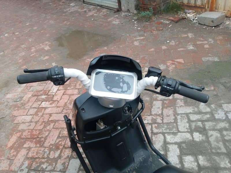 YJ Future Electric Scooter 2