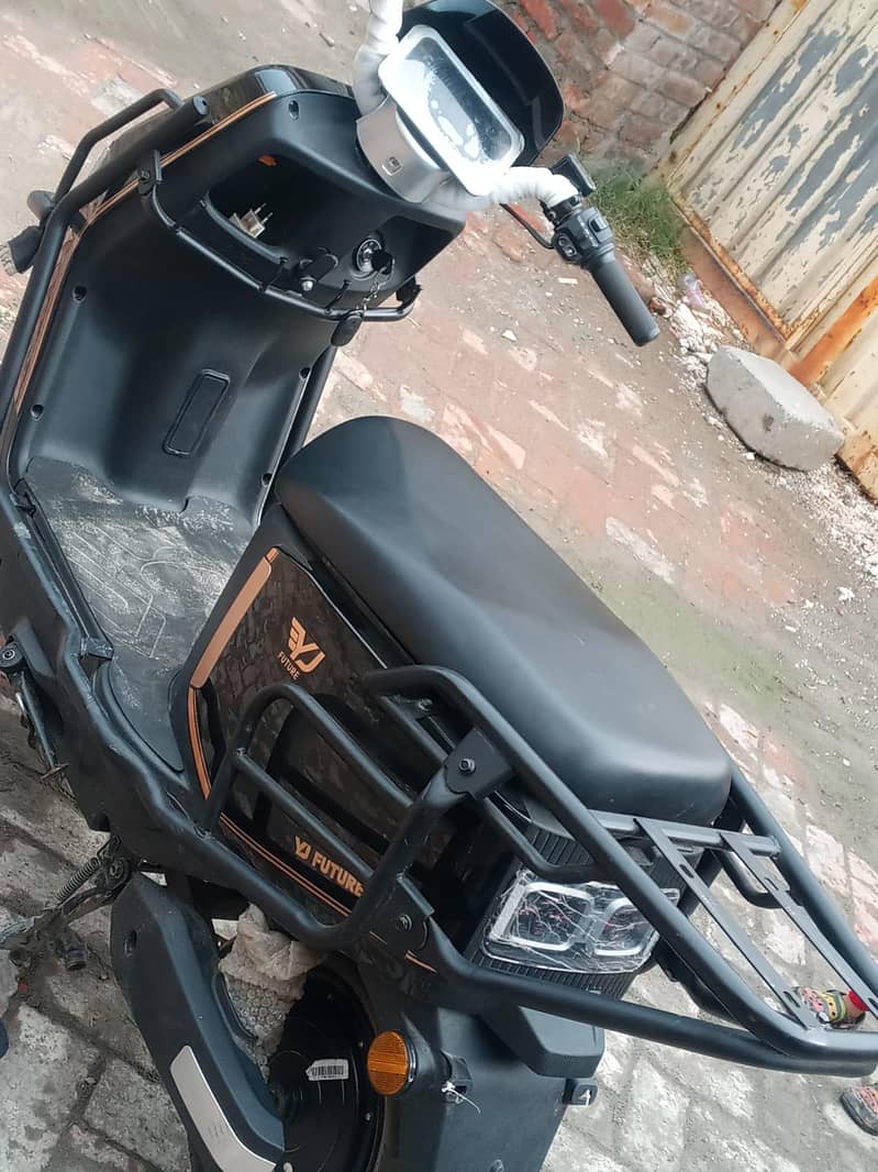 YJ Future Electric Scooter 3