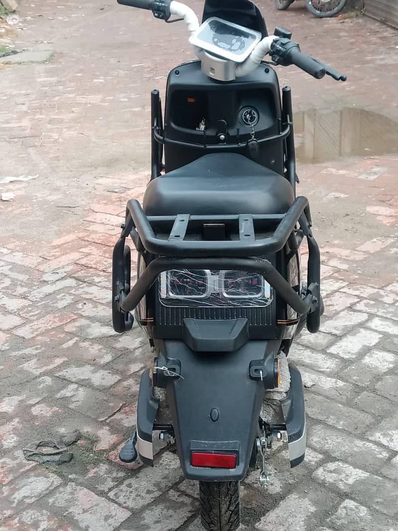 YJ Future Electric Scooter 4