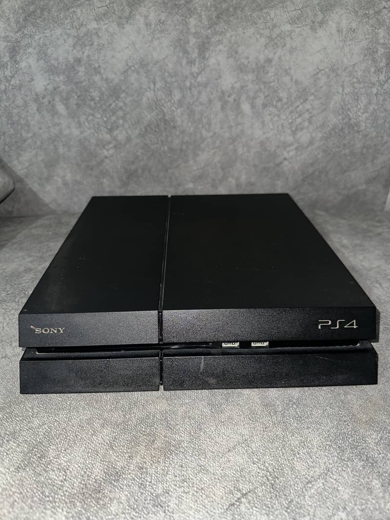 Ps4 1TB with two controllers 5