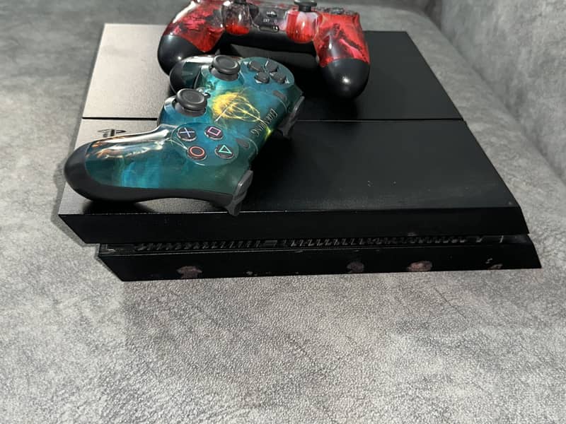 Ps4 1TB with two controllers 7