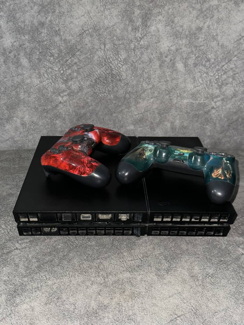 Ps4 1TB with two controllers 8