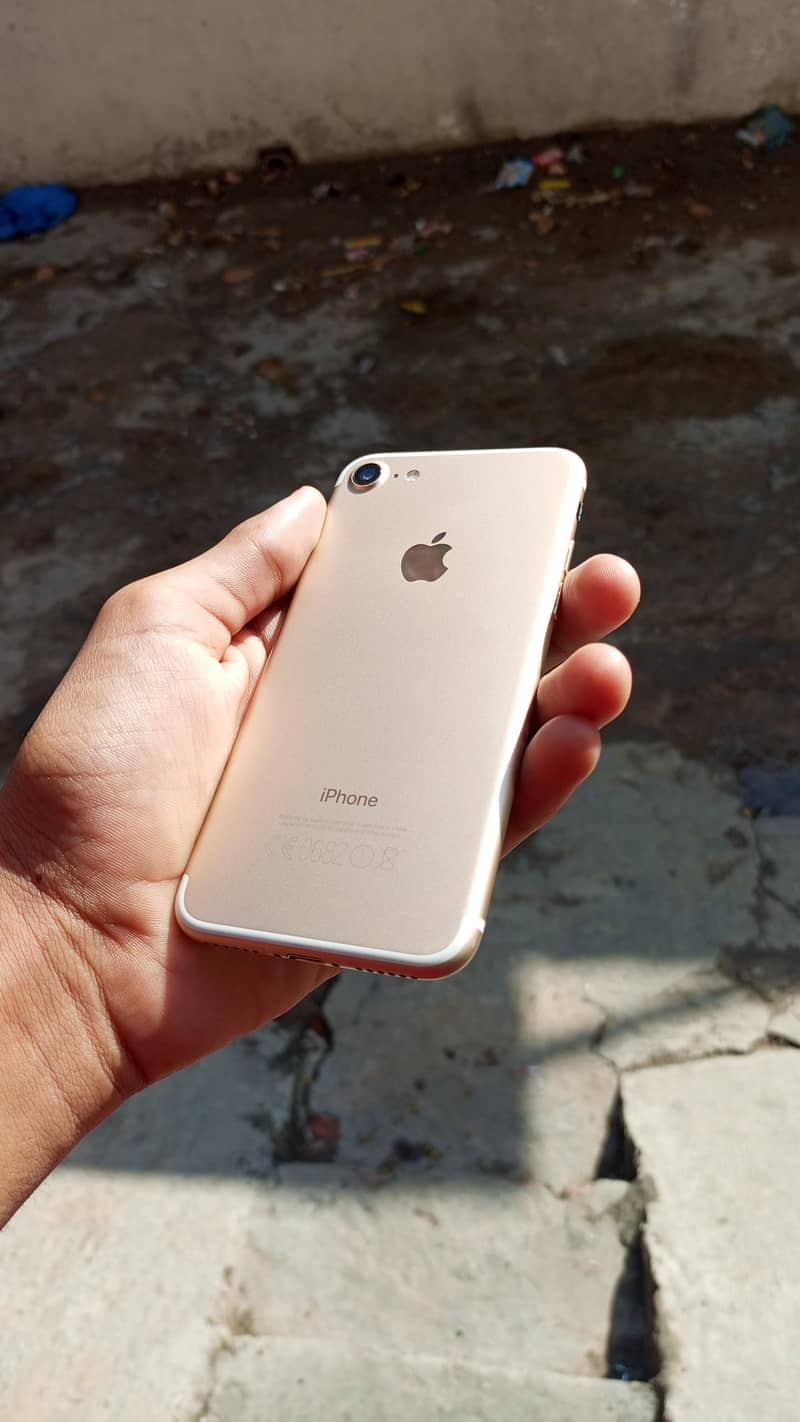 Apple iPhone 7 1