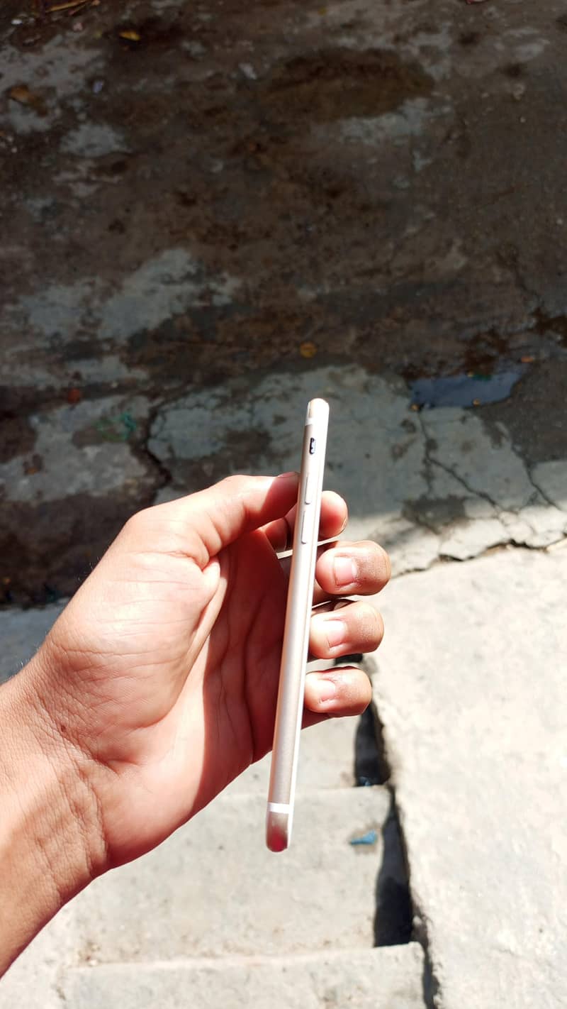 Apple iPhone 7 2