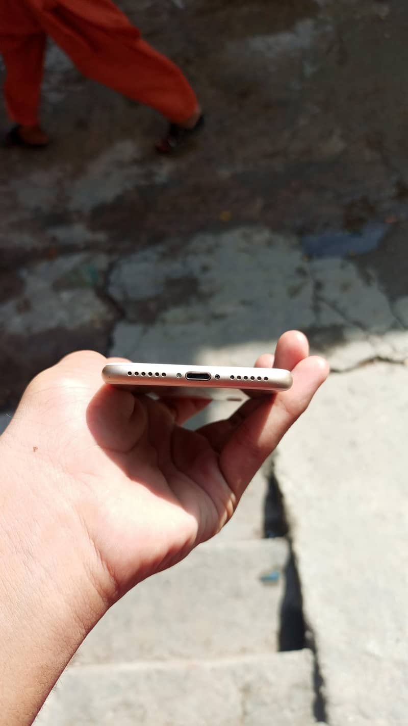 Apple iPhone 7 3