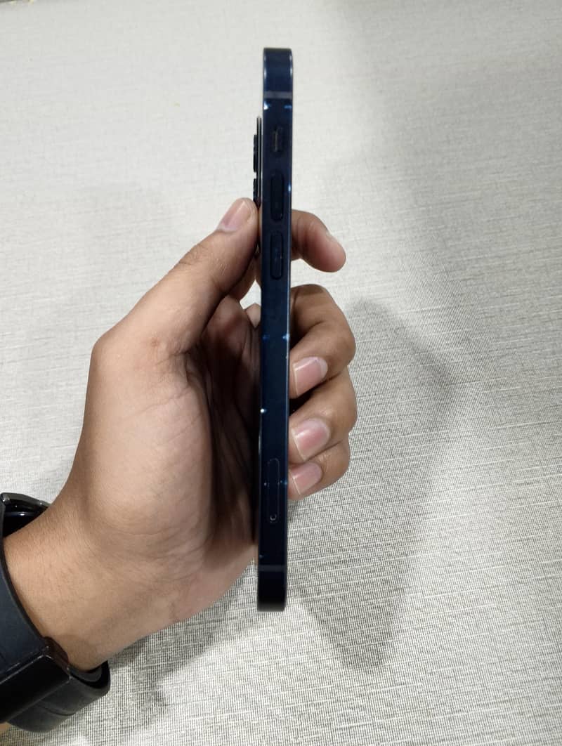 Apple iPhone 12 3