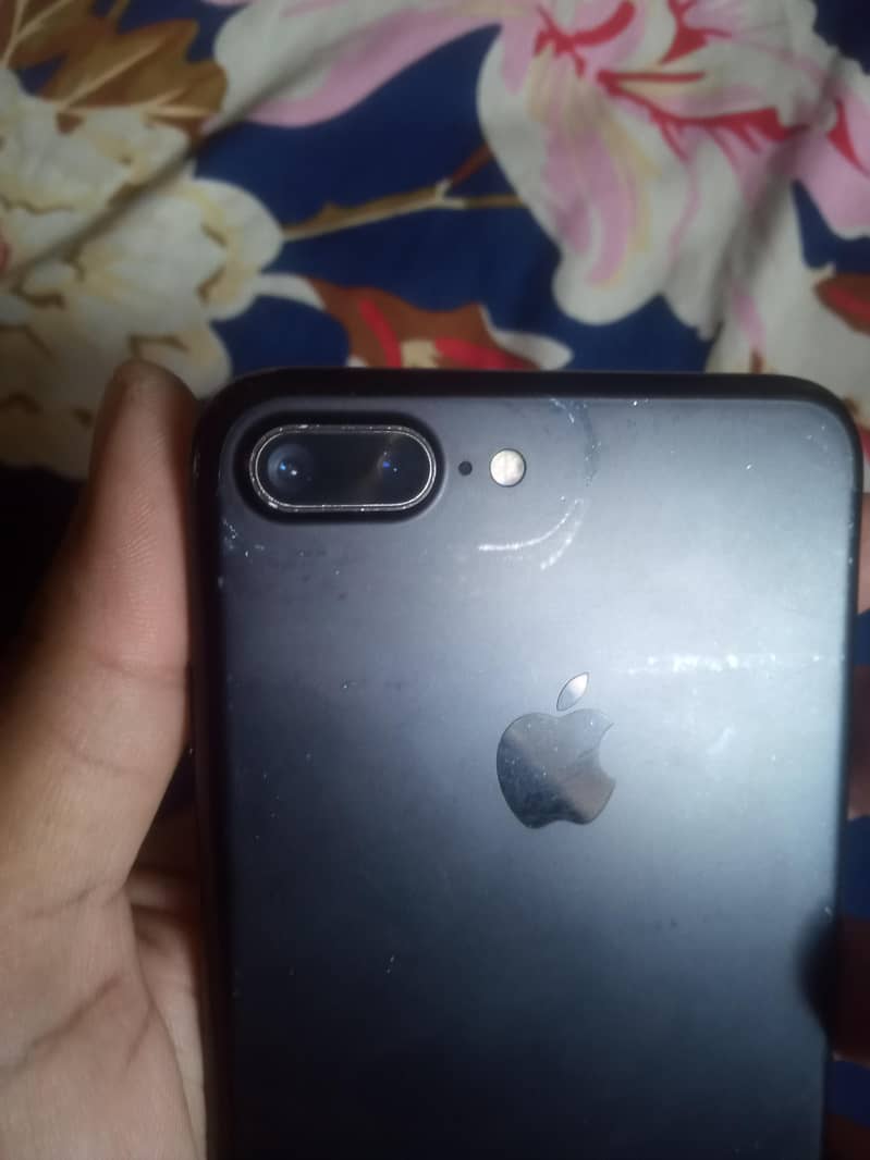 Apple iPhone 7 Plus 1