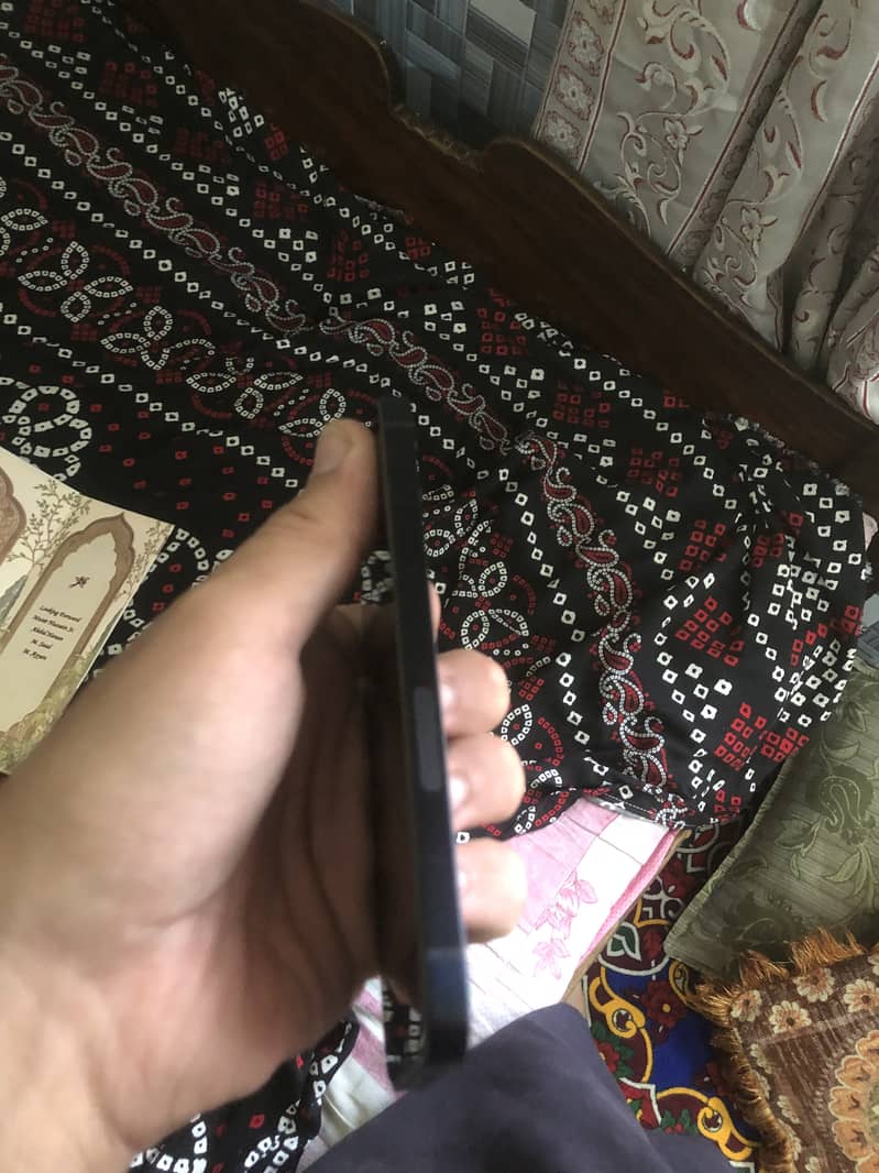 Apple iPhone 12 3