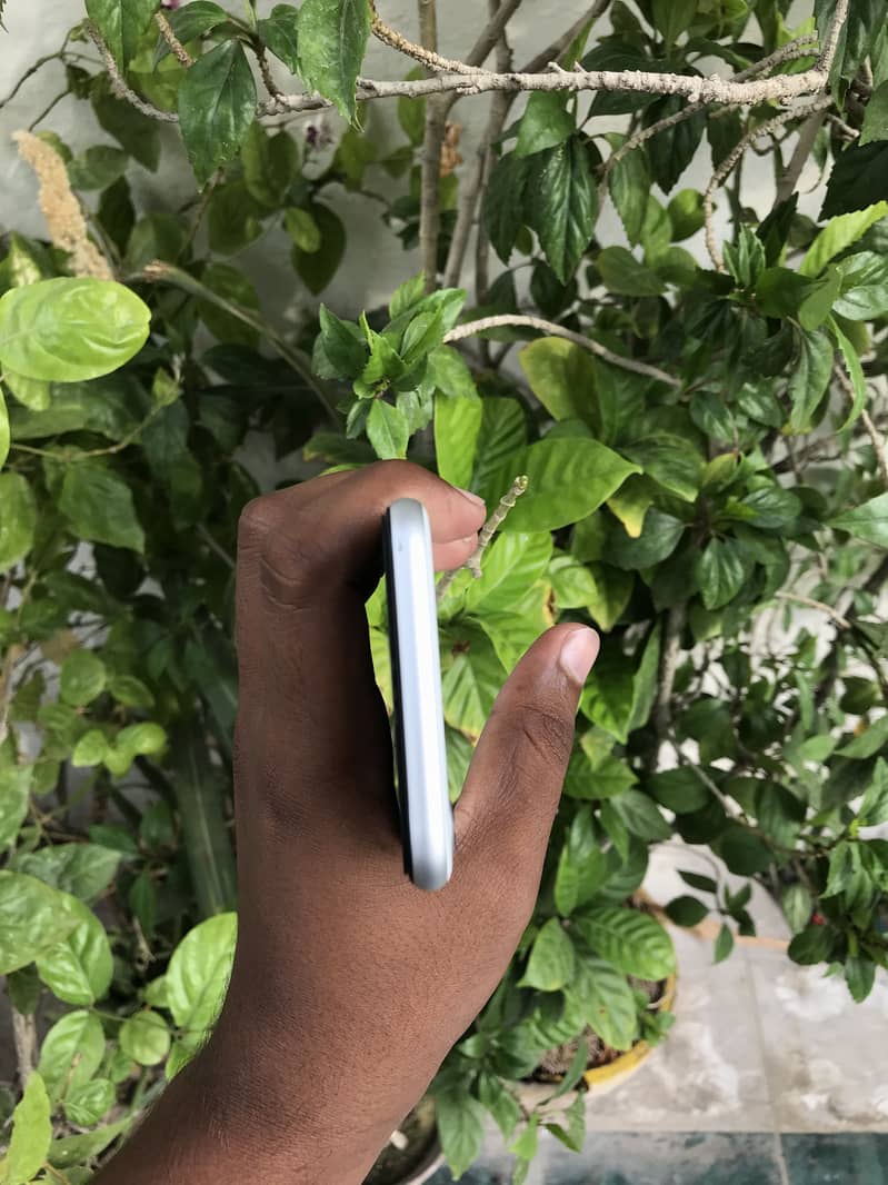 Apple iPhone SE 3