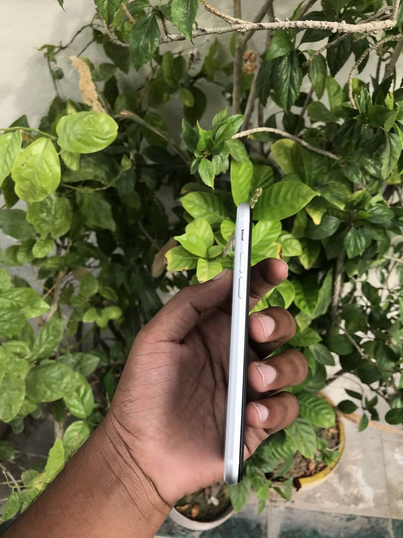 Apple iPhone SE 4