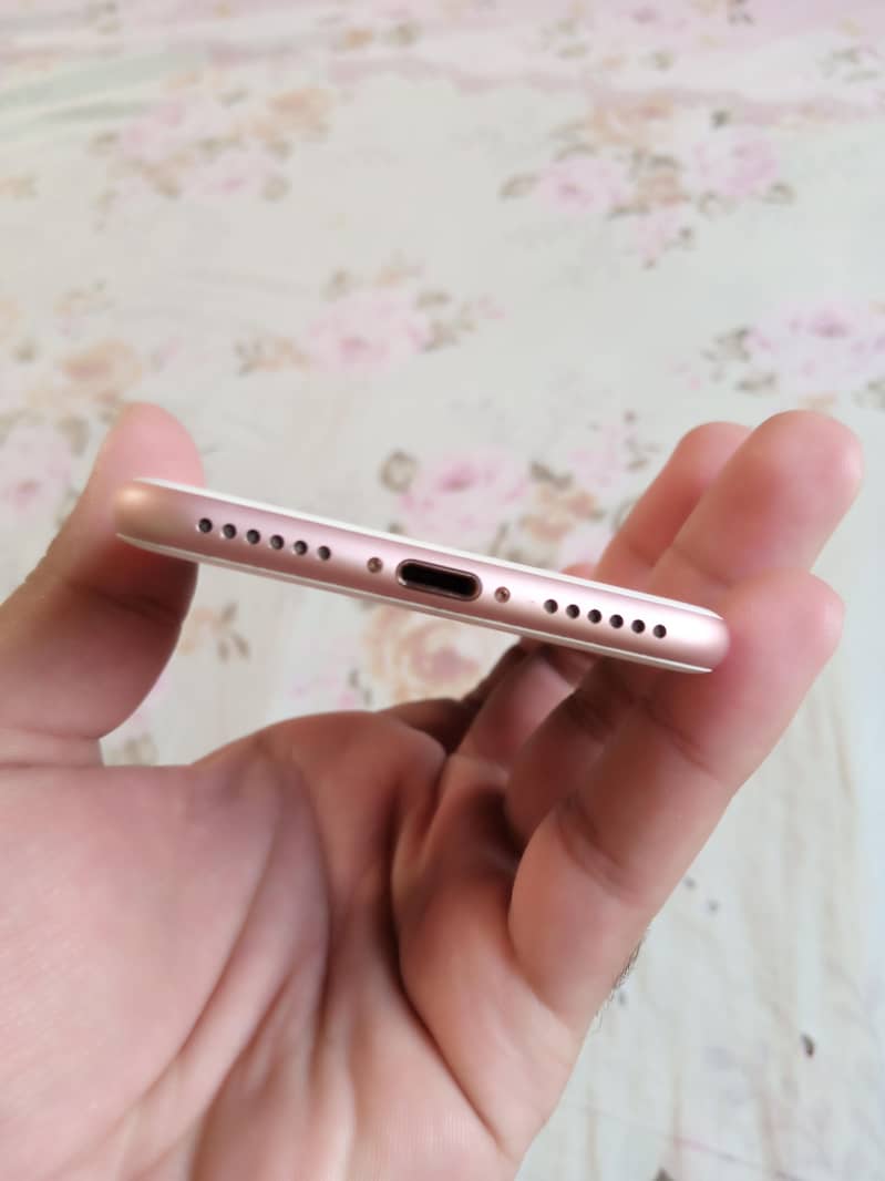 Apple iPhone 7 1