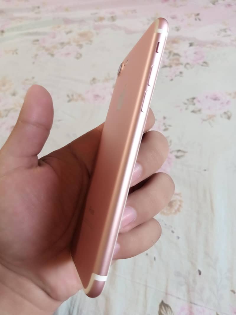 Apple iPhone 7 2