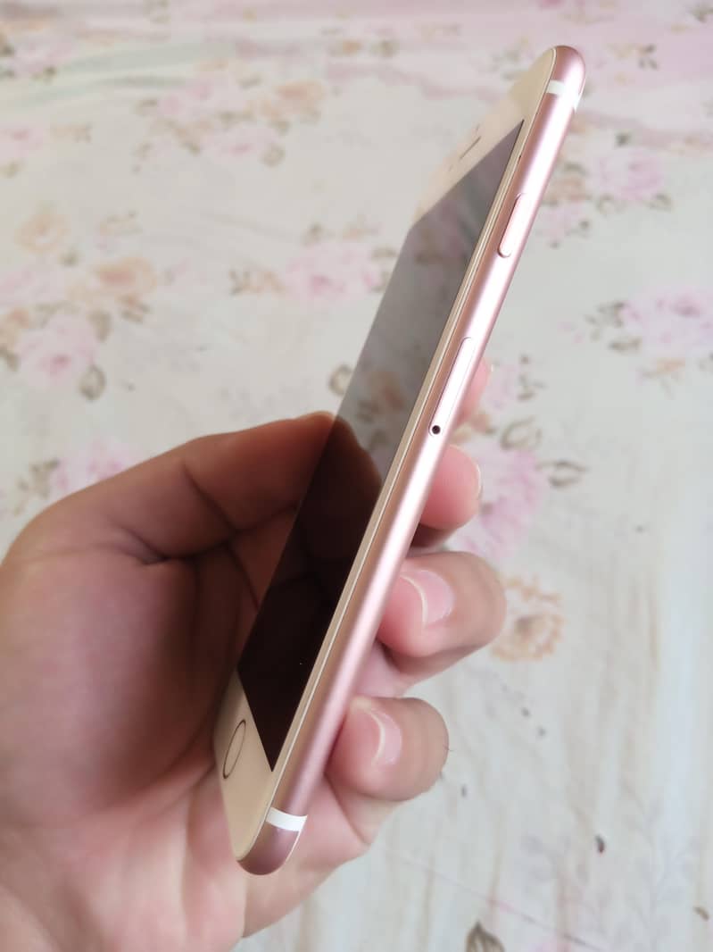 Apple iPhone 7 3