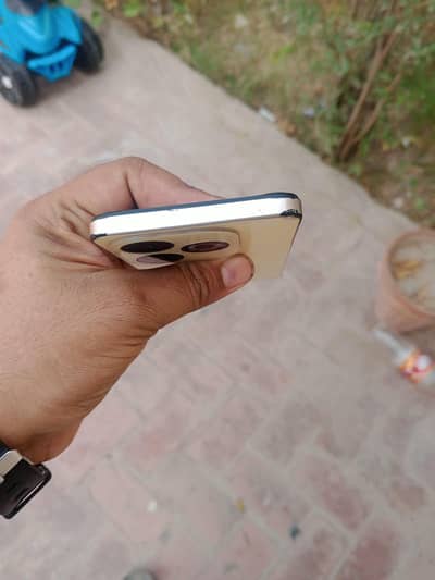 Infinix Smart 8 Pro 4+4 128 box ni Sirf Charjer panal original hai