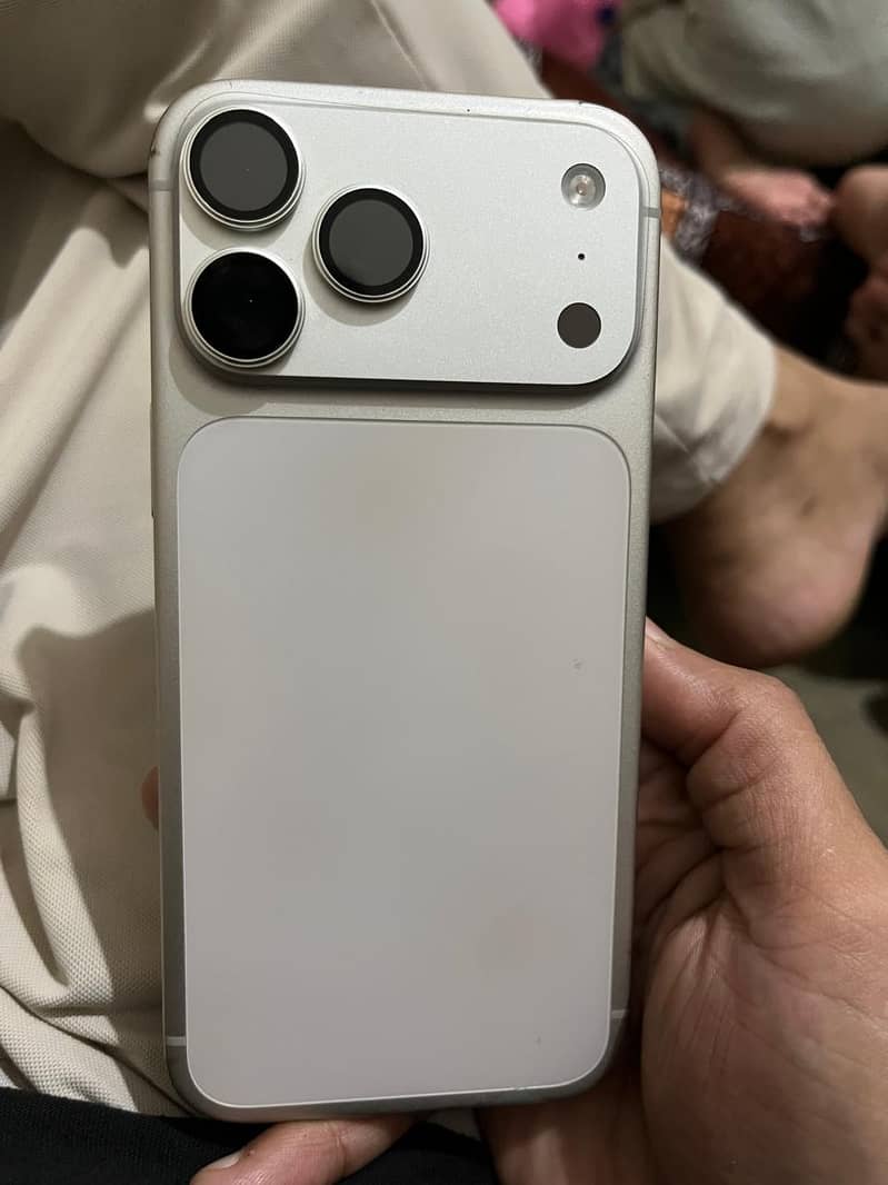 Apple iPhone 17 Pro Max 2