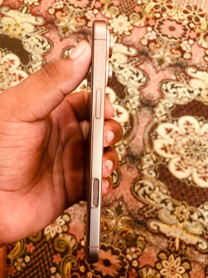 Apple iPhone 16 Pro Max 5