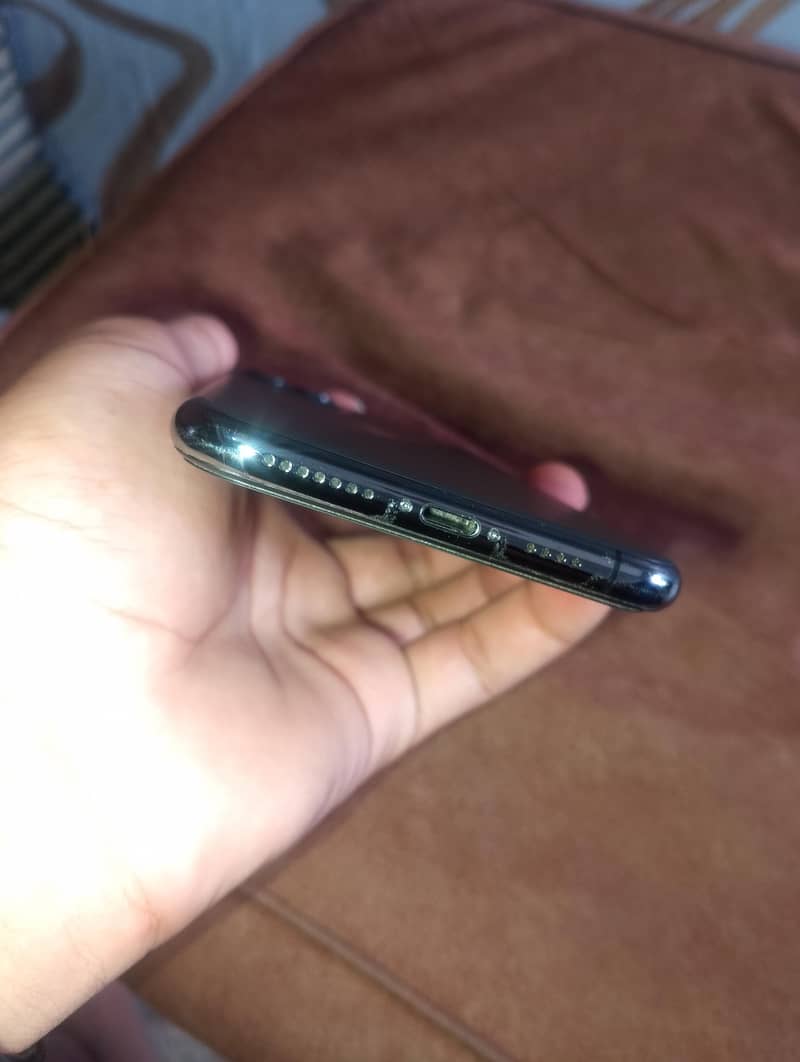 Apple iPhone 11 Pro Max 1