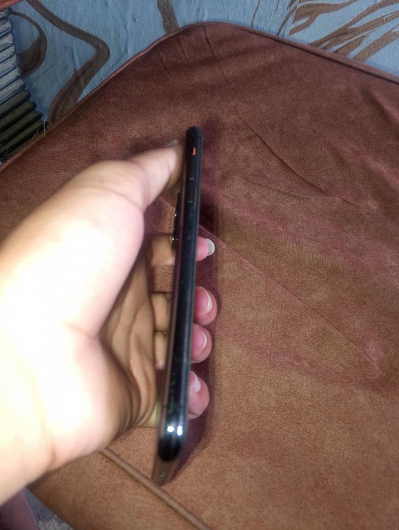 Apple iPhone 11 Pro Max 2