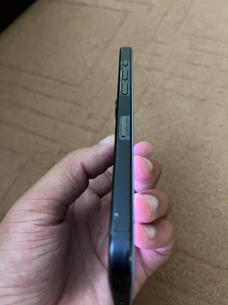 Apple iPhone 15 Pro Max 3