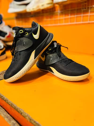 Original cricket spikes condition 10/10 Uk 9 number euro 43 size