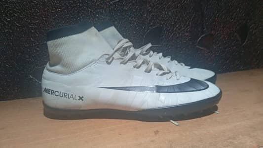 Nike original Football Grippers size US 9.5 give me best description