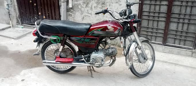 Honda CD70 with genuine engine, condition, document and tyr model 2022
