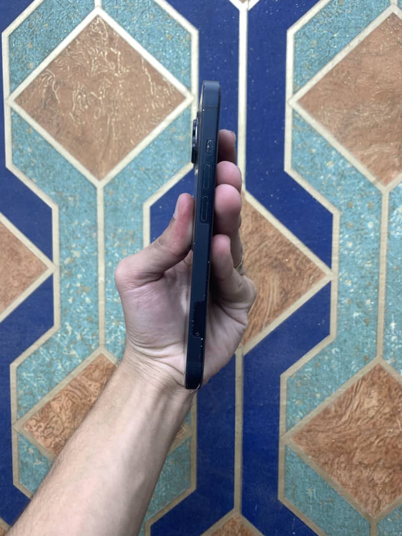 Apple iPhone 13 1