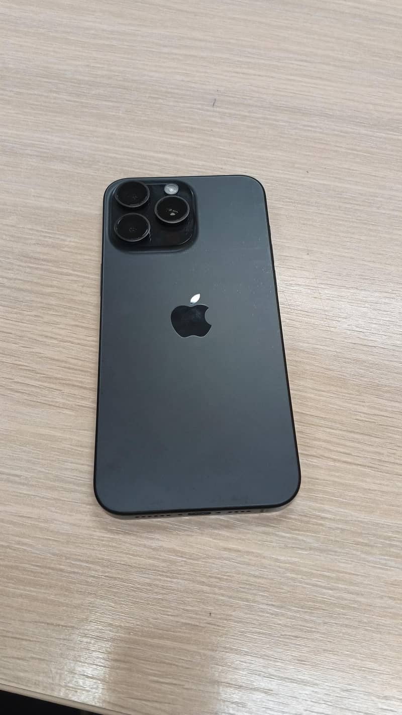 Apple iPhone 15 Pro Max 3