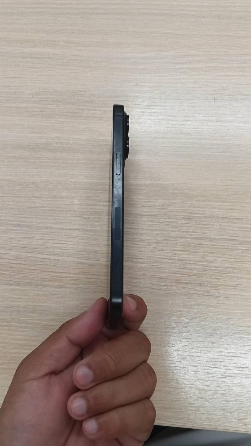Apple iPhone 15 Pro Max 6