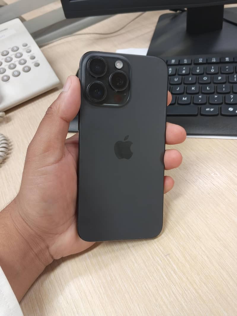 Apple iPhone 15 Pro Max 9