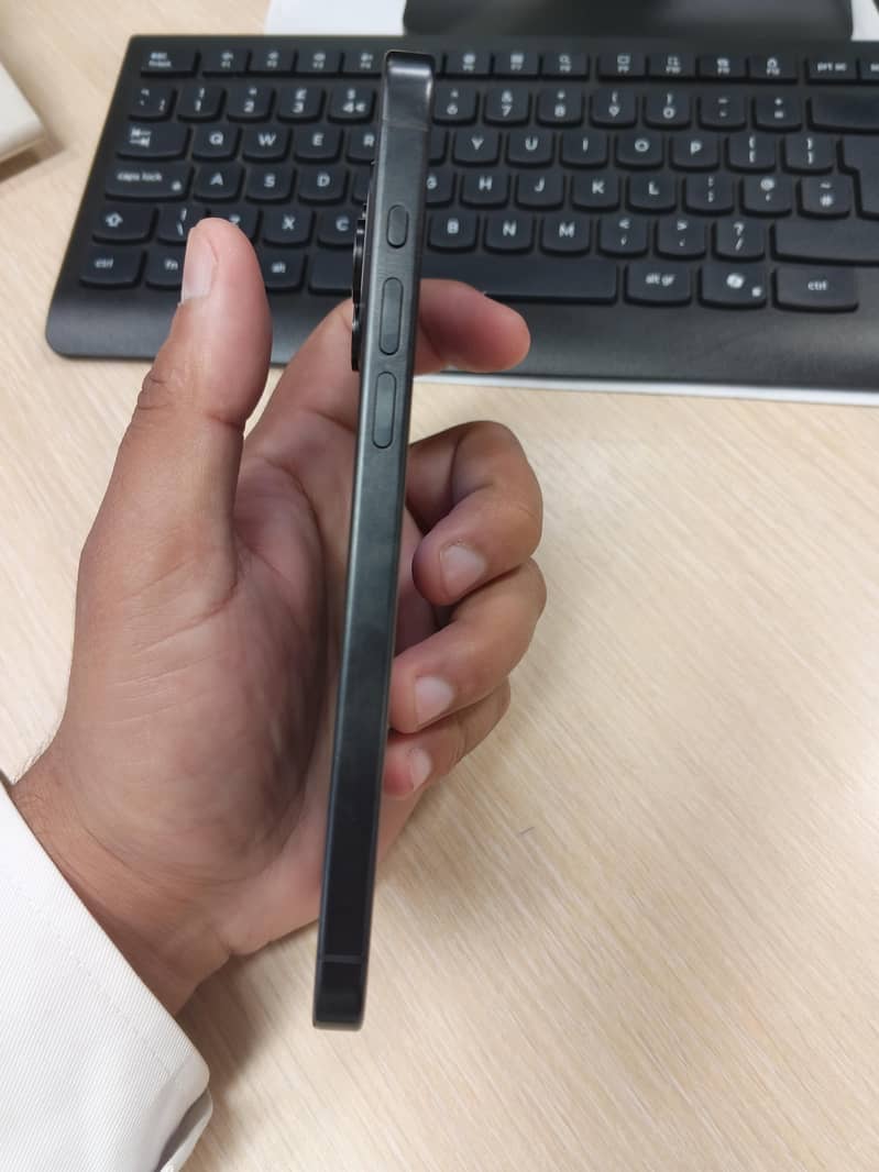 Apple iPhone 15 Pro Max 12