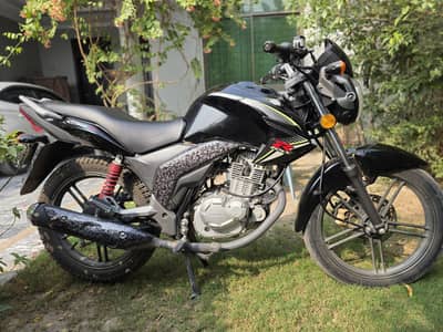 Suzuki GSX-125 Black color