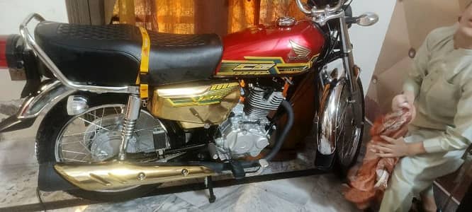 honda 125 2027 special edition 12 day use 100℅ ok bike