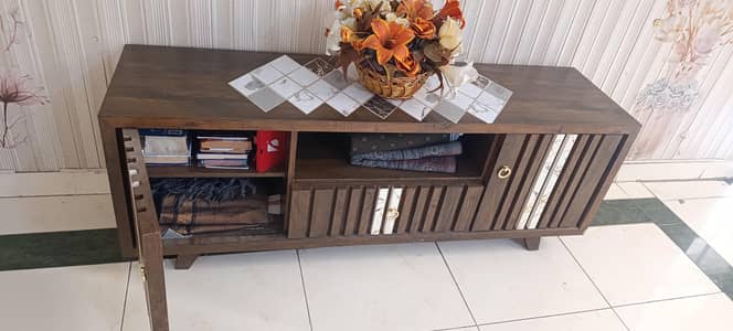 console table/ Premium-looking wooden finish